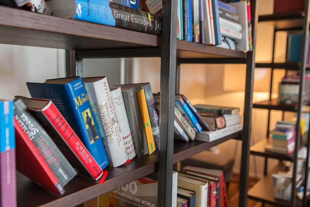 Interior Design Penthouse Neubau Bibliothek Detail